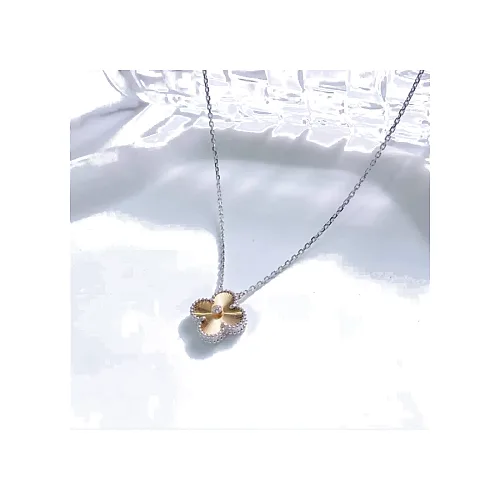Van Cleef & Arpels Vintage Alhambra Christmas Edition Necklace