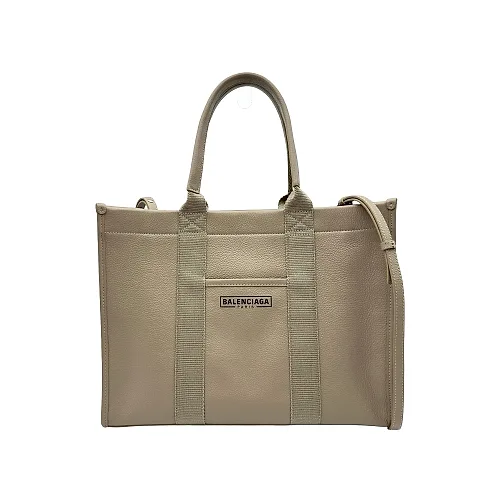 Hardware Tote Medium