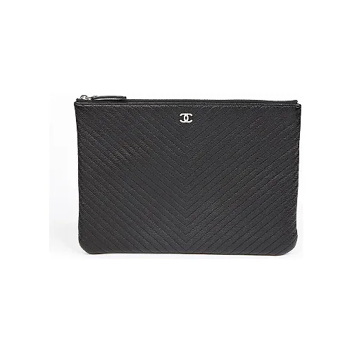 Caviar Chevron Medium Clutch